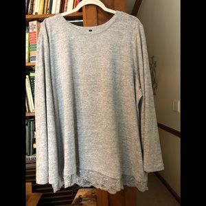 LIGHTWEIGHT SWEATER WITH LACE TRIM🌺NWOT🌺